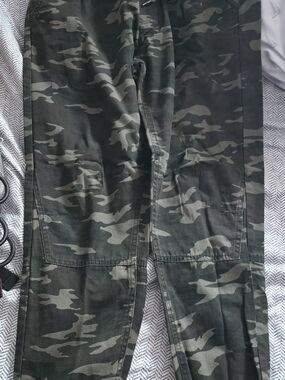 Men's Camouflage Cargo Pants - Dark Green Camo